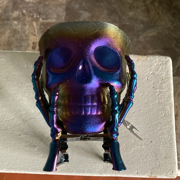 NWT Purple Blue Iridescent Oil Slick Skull 💀 in Hands Snack or Candy Bowl Decor - Picture 11 of 17